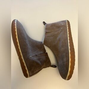 L. Bean Women’s Mountain Slipper Boots - Size 11 Medium - Brown Suede